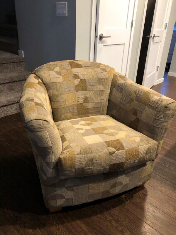 Accent Chair - Cloth in Chairs & Recliners in Saskatoon