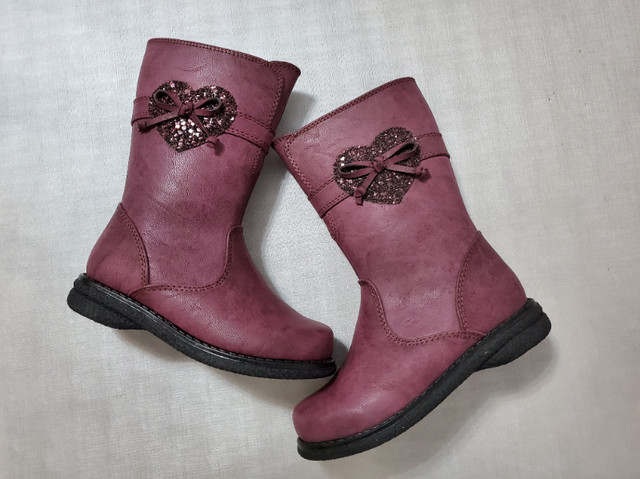 Girl Boots in Other in Markham / York Region