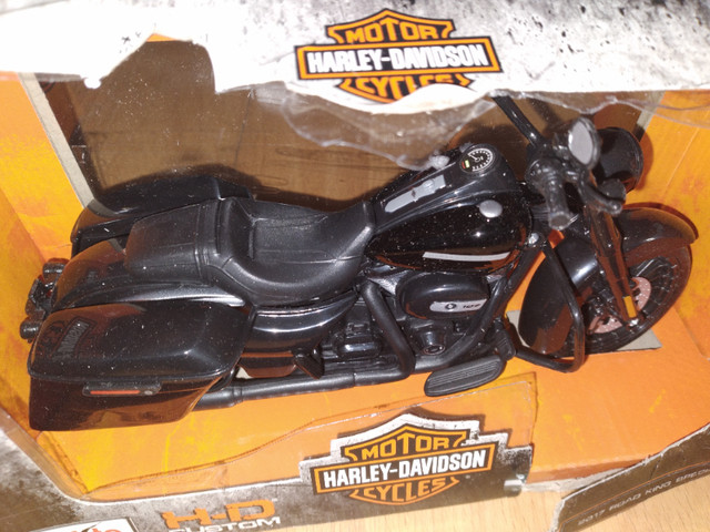 terminator figures x2 ,and one nice bike model..$100 in Arts & Collectibles in Saskatoon - Image 2