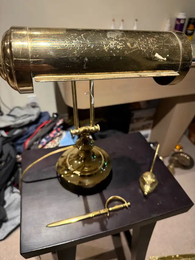 Vintage Brass Bankers Lamp in Indoor Lighting & Fans in City of Toronto - Image 9