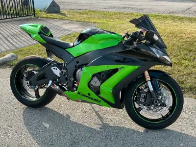 This is my absolutely stunning Kawasaki Ninja ZX10R finished in the famous Kawasaki Green exterior p...
