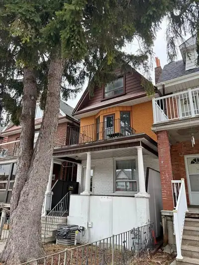 2 Bed + 2 Bath House for Rent – Dovercourt & Bloor AVAILABLE ASAP ✔ 2 Bedrooms + 2 Bathrooms ✔ Garag...