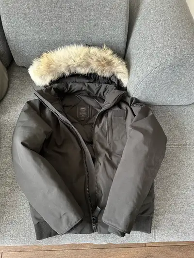 Canada goose Borden bomber S size men, View more