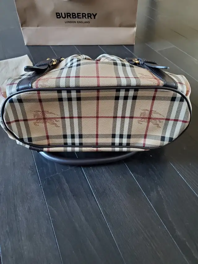 Burberry Haymarket bag Used in Women's - Bags & Wallets in Markham / York Region - Image 5