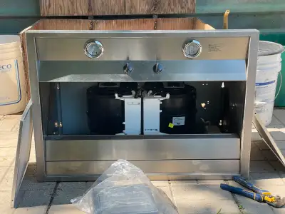 I am selling a used restaurant range hood, perfect for any commercial kitchen needing a reliable ven...