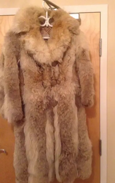 Manteau de fourrure loup de Montana., View more