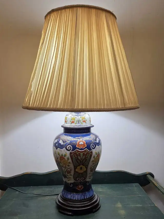 Vintage Large Japanese Asian Imari Porcelain Table Lamp in Indoor Lighting & Fans in City of Toronto - Image 5