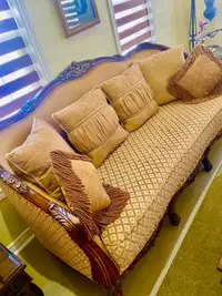 TRADITIONAL SOFA AND LOVE SEAT