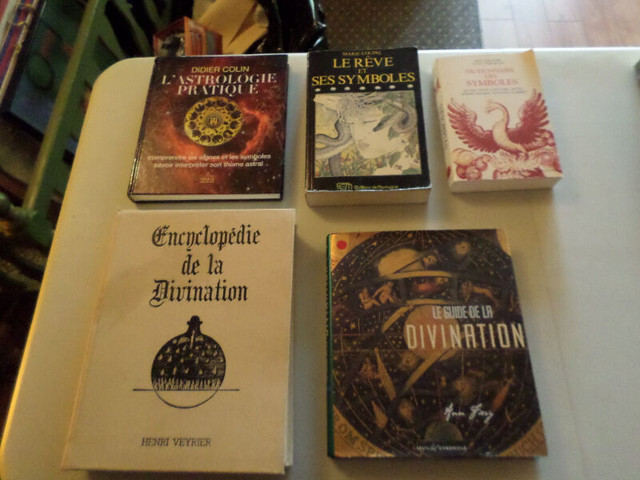 livres de divination, chiromancie , l'astrologie,symbole des rêv dans Autre  à Ville de Québec