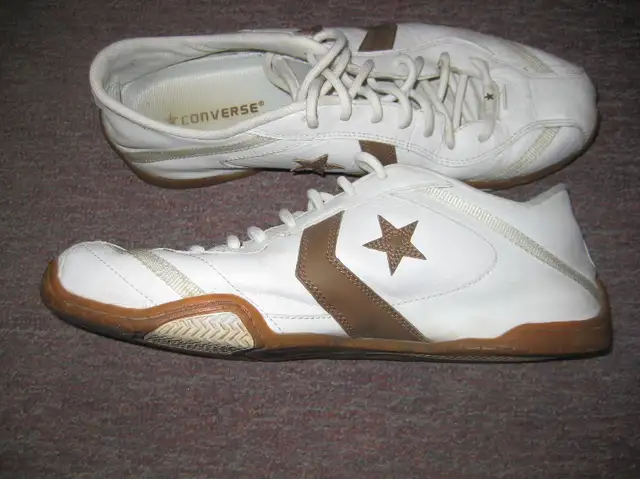 Converse Leather White/Gold Indoor Soccer Shoes Men's Size 11 in Men's Shoes in Oakville / Halton Region - Image 2