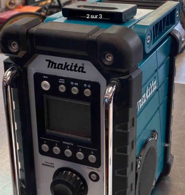 Radio de chantier Makita avec transfo 120v dans Chaînes stéréo  à Longueuil/Rive Sud - Image 2