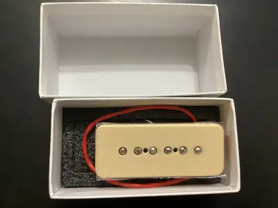 Kent Armstrong CLASSIC SOAP - P90 - CREAM SKU: WPU90CRThis classic Kent Armstrong designed P-90 prod...