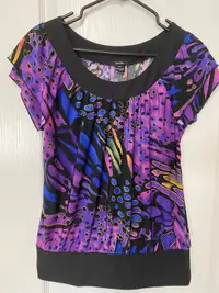 Medium size blouses for women in excellent used condition 