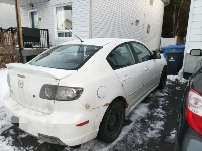 Mazda 3 GT 4P prix négociable 247k kilomètres Voiture avec pneus hivers installé. Roule très bien et...
