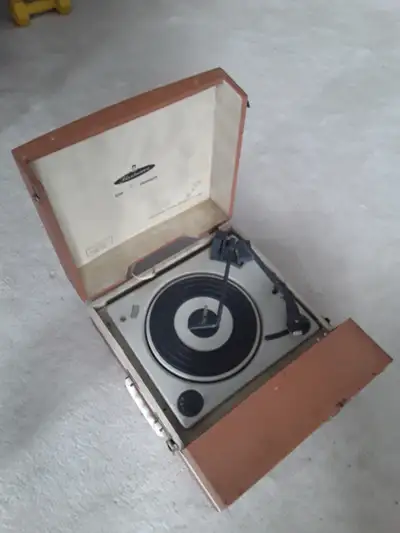 1950 s Suitcase Phonograph Radio with BSR U-A 25 turntable.