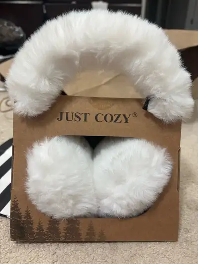 Super cute and cozy pink and white ear muffs in like new condition! Worn only a few times, no stains...