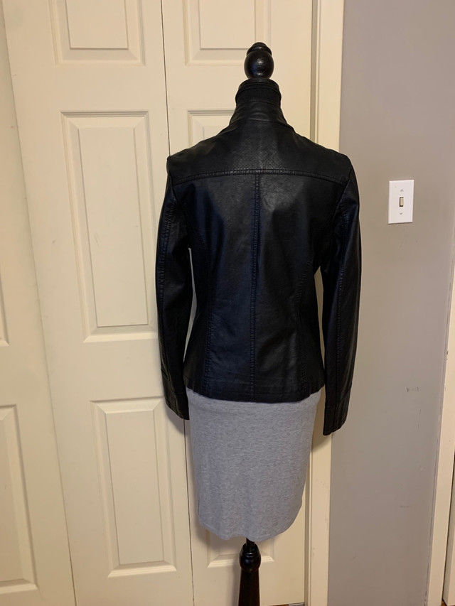 Jacket faux leather jacket, Medium, very light weight, new in Women's - Tops & Outerwear in Oakville / Halton Region - Image 4