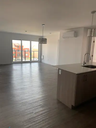 New Condo apt 51/2 3bed 2bath 1350sf garage