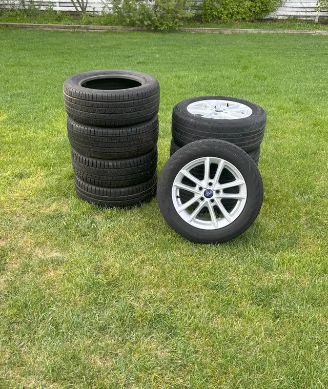 2-Sets of tires and aluminum rims off of a 2018 Ford Focus. in Tires & Rims in Regina - Image 2