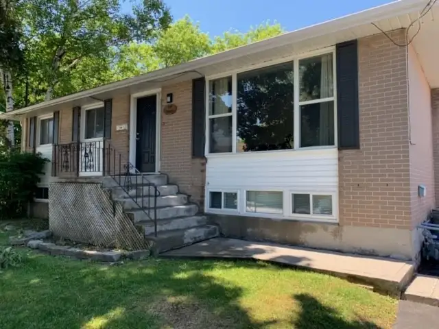 Portsmouth area 3 bedroom main floor.