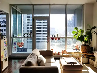 LUXUEUX CONDO - 2 BEDROOMS PARKING+INDOOR POOL