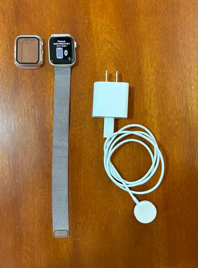 Apple Watch SE 2- 40mm- Excellent Condtions, View more