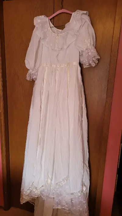 Fun wedding dress for 5'3" person.