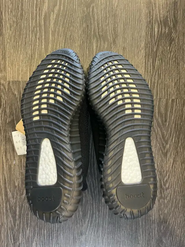 Adidas Yeezy 350 Dazzling Blue size 11 in Men's Shoes in Markham / York Region - Image 7