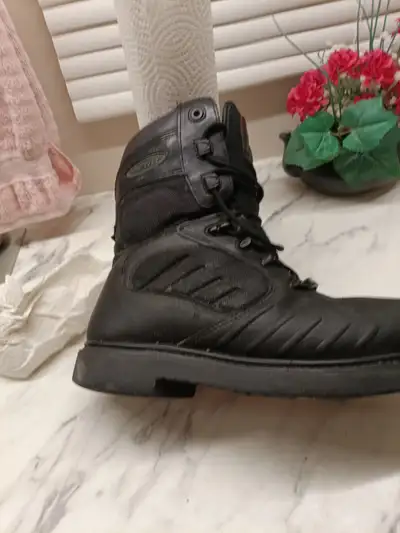Harley Davidson FXRG Boots in great condition. Size 9. For more info. please call Roy 905-903-4883....