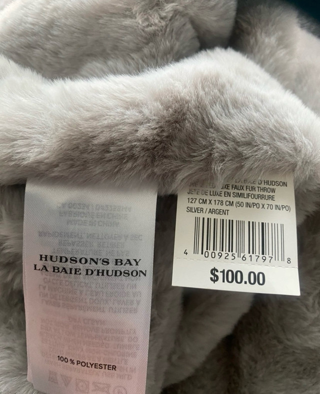 New with tag luxury faux fur blanket  in Bedding in City of Toronto - Image 3