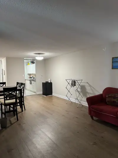 Room for rent for two people in sharing boys and girls available from April and may 1st