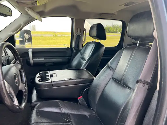 2007 GMC SIERRA 1500 VORTEC MAX CREW CAB in Cars & Trucks in Ottawa - Image 8