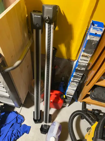 Sold our 2018 Tiguan therefore no more need for these roof rails. Comes with the original 2 keys and...