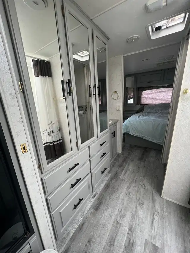 2002 Thor RV For Sale in RVs & Motorhomes in Fort McMurray - Image 9