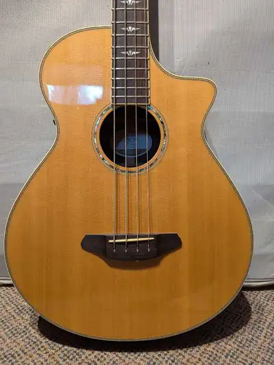 Breedlove Stage Bass, View more