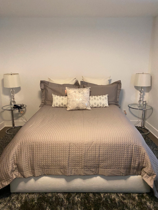 Ensemble de Chambre à Coucher Complet / Complete Bedroom Set dans Articles multiples  à Ville de Montréal - Image 2