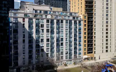 This bright and modern 2-bedroom apartment located in the heart of downtown near the Eaton Center of...