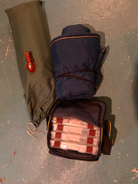 Tente et sac de couchage et coffret pour des leurres