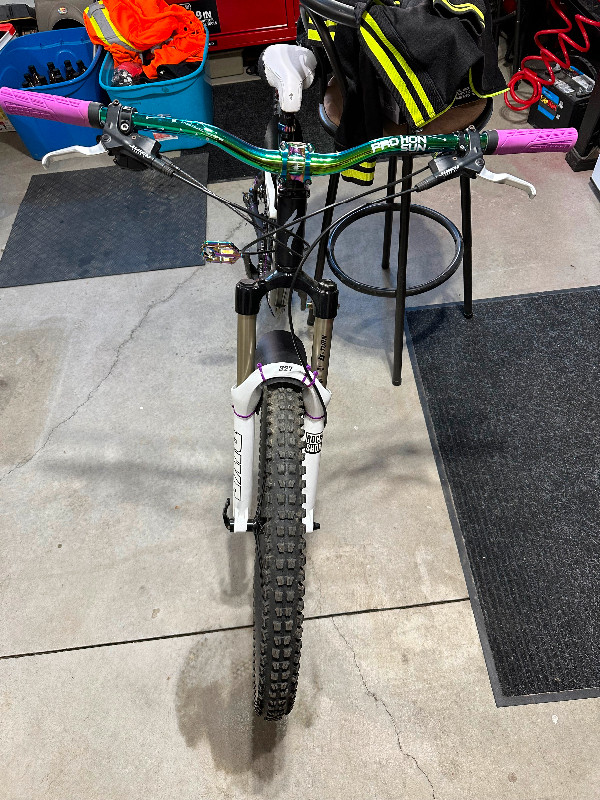 2009 Specialized pitch comp fsr like new $1500 small in Mountain in Edmonton - Image 4