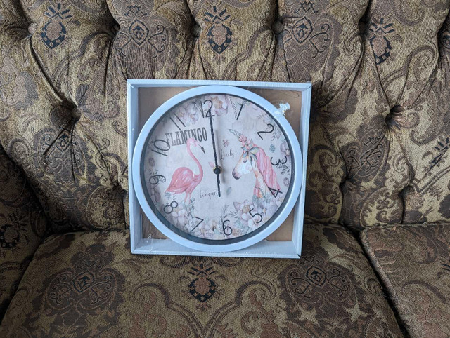 Wall clock in Home Décor & Accents in Saskatoon - Image 3