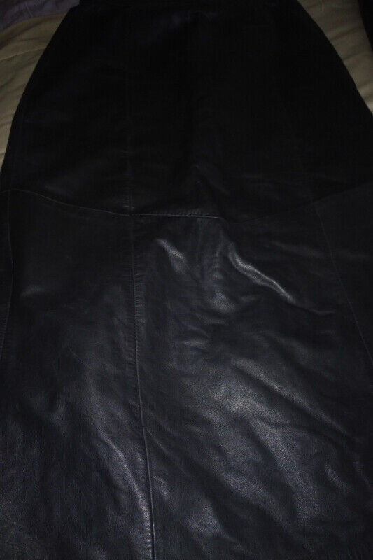 Danier full length leather skirt black (12 )and red (10) in Women's - Dresses & Skirts in Oshawa / Durham Region