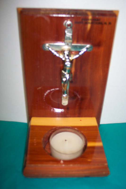 Crucifix avec lampion dans Art et objets de collection  à Sherbrooke
