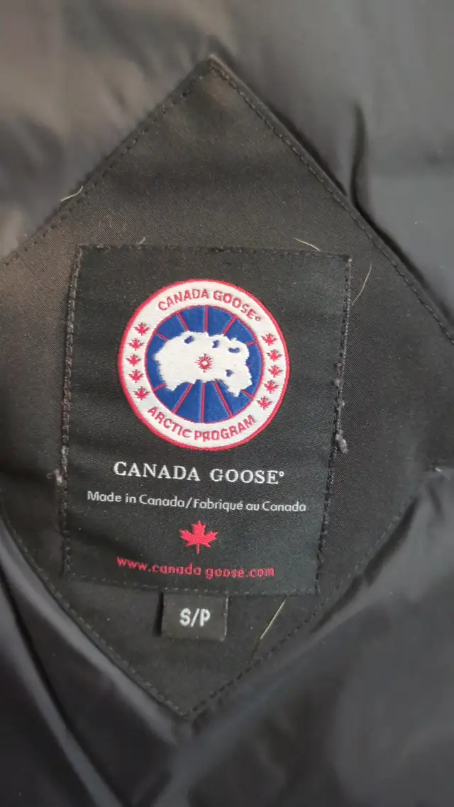 Canada Goose winter jacket in Men's in City of Toronto - Image 4