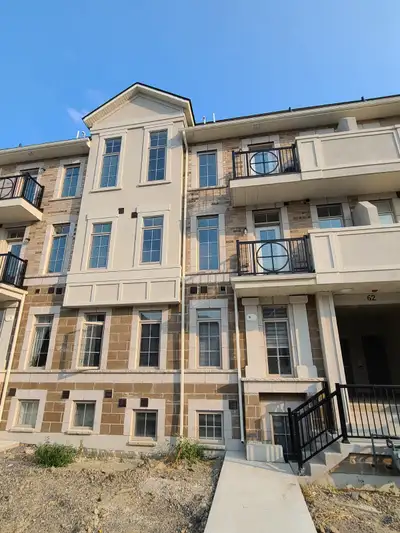 BEAUTIFUL 2 BEDROOM TOWNHOUSE FOR RENT IN HEART OF MISSISSAUGA
