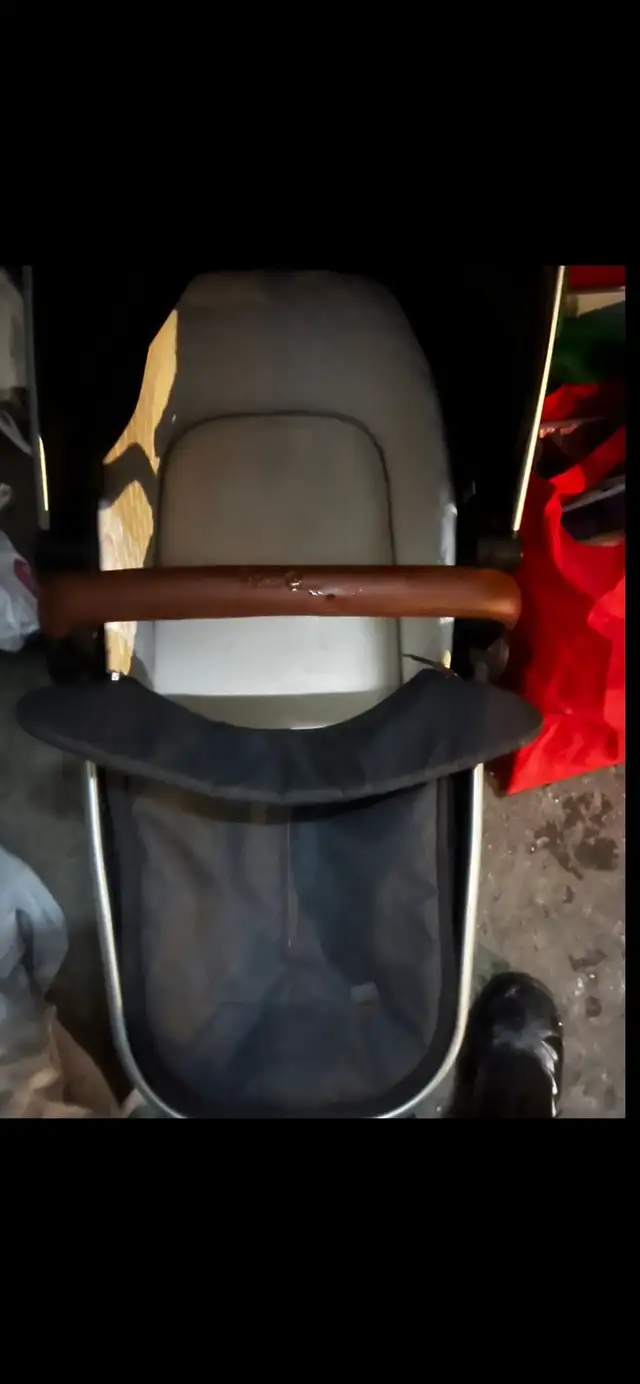 sliver cross Bassinet carrier in Strollers, Carriers & Car Seats in City of Montréal - Image 3