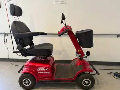 Quadriporteur ES400 véhicule à mobilité réduite En excellent condition Toujours entreposé à l’intéri...