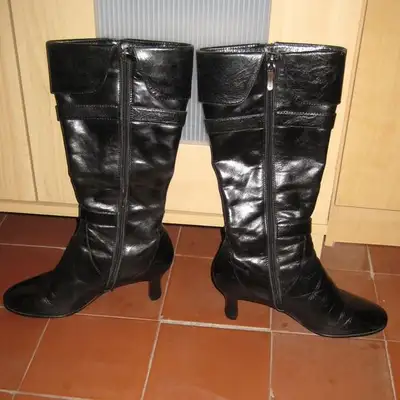 PLAYBOY LEATHER  BOOTS SIZE 6 OR 23