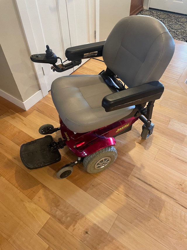 Jazzy Select Mobility Chair in Health & Special Needs in Lethbridge - Image 2