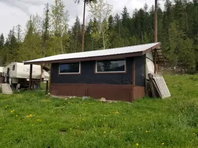 8 acre property. Pet friendly and 30x60 shared garden.