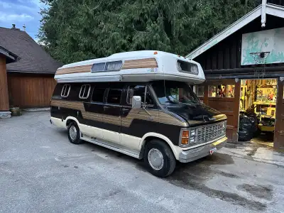 Selling my classic 1979 Dodge Van B200 bubble top. These are getting very hard to find, especially i...